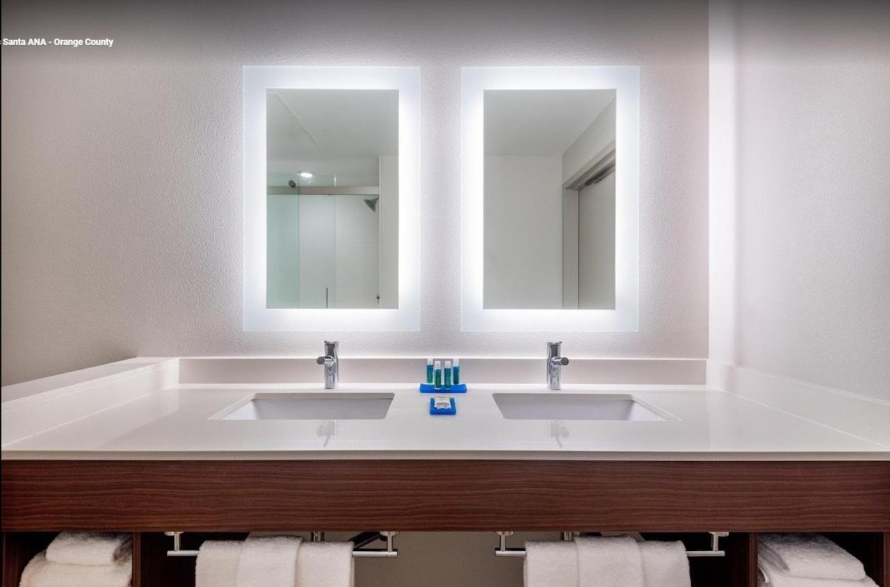 Holiday Inn Express & Suites Santa Ana - Orange County By Ihg Kültér fotó